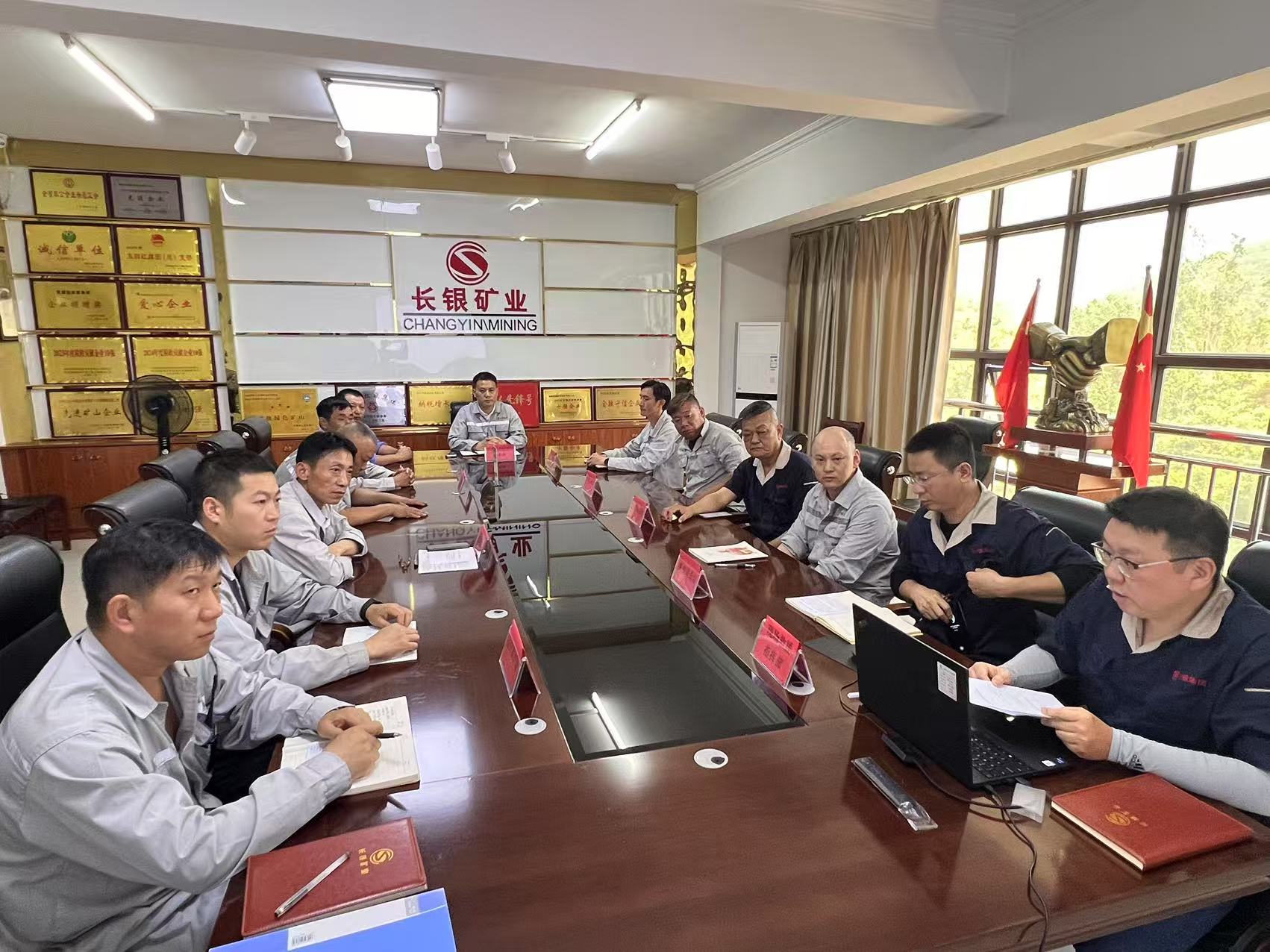 应急演练促实战 未雨绸缪护安全———集团公司组织开展爆破事故应急救援专项预案桌面推演和采场恶劣天气停产撤人演练
